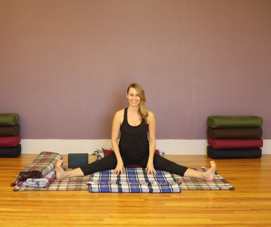 Yin Yoga for the Hips and Hamstrings with Sarah-Jane Steele on Vimeo